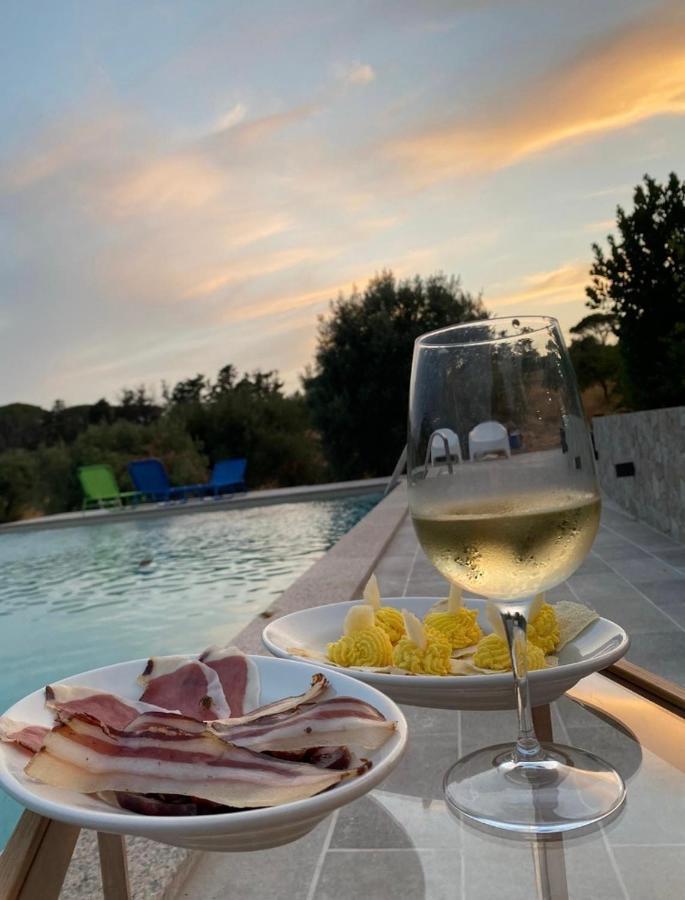 Agriturismo Is Conchisceddas Gonnosfanàdiga Exteriér fotografie
