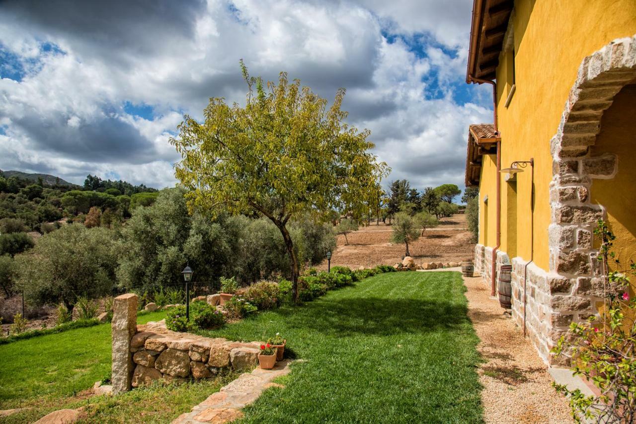 Agriturismo Is Conchisceddas Gonnosfanàdiga Exteriér fotografie